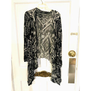BillaBong Black & White Aztec Pattern Women's Cardigan Sweater size SP